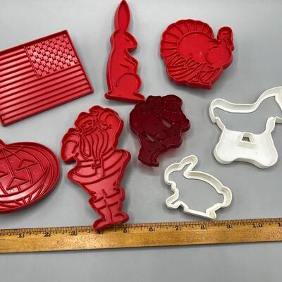 Retro Lot of Tupperware Plastic Cookie Cutters Christmas, Halloween, Thanksgiving & More