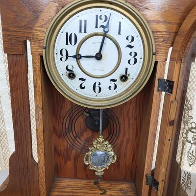 ANTIQUE INGRAHAM EIGHT DAY PENDULUM MANTLE CLOCK