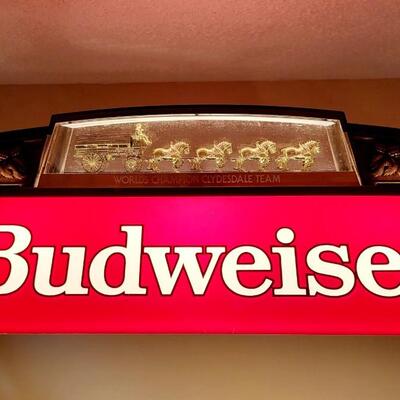 VINTAGE BUDWEISER CLYDESDALE POOL TABLE - BAR LIGHT