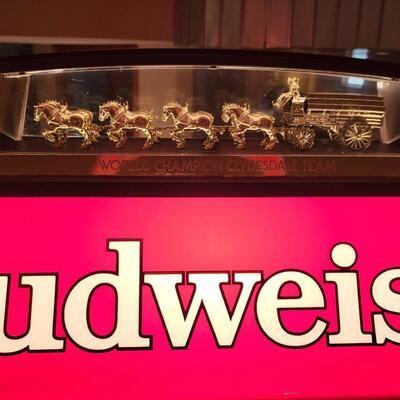 VINTAGE BUDWEISER CLYDESDALE POOL TABLE - BAR LIGHT