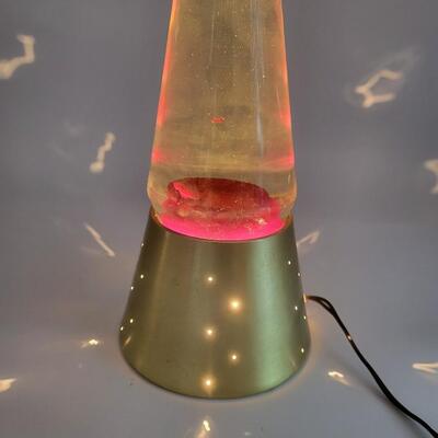 AMAZING VINTAGE METAL BASE LAVA LAMP
