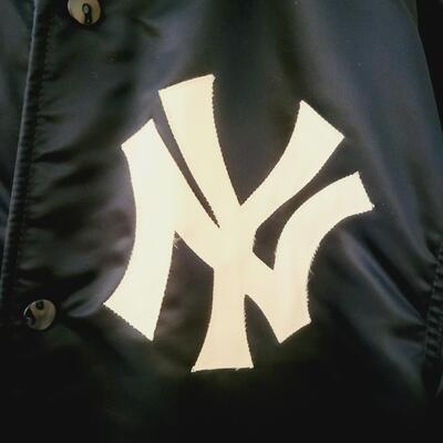 MENS SIZE MED YANKEE STARTERS JACKET