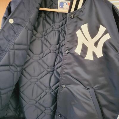 MENS SIZE MED YANKEE STARTERS JACKET