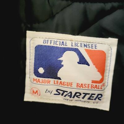 MENS SIZE MED YANKEE STARTERS JACKET