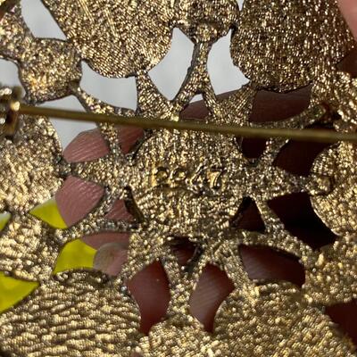 Gold Tone Colored Swirled Glass Medallion Pin Brooch