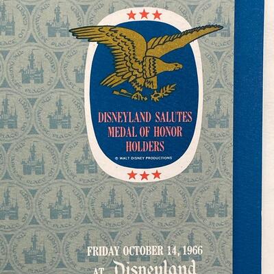 RARE Set of 4 1966 Disneyland Salutes Medal of Honor Holders Booklets One Signed Walt Disney