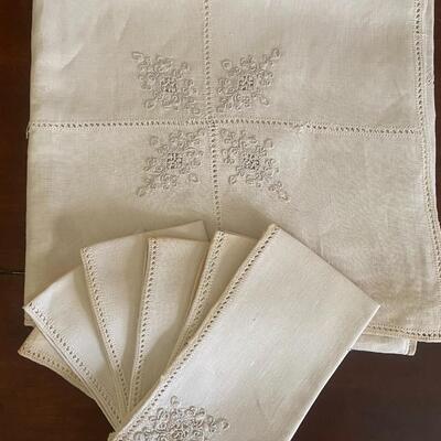 Linen Tablecloth and Napkin Luncheon Set 