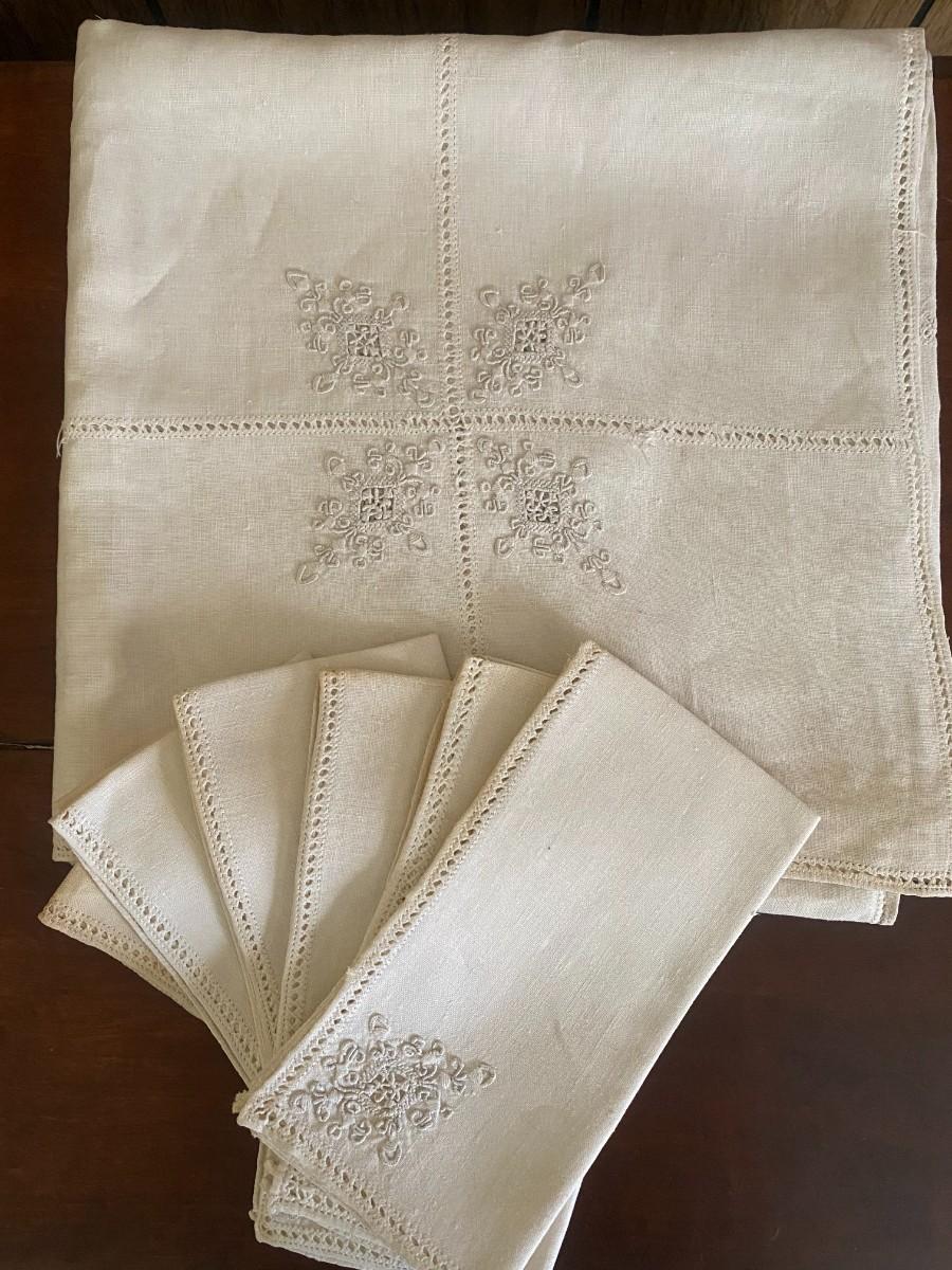 Linen Tablecloth and Napkin Luncheon Set "Cut away detail