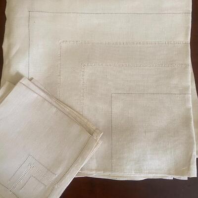 6 Linen Square Napkins & Tablecloth Set