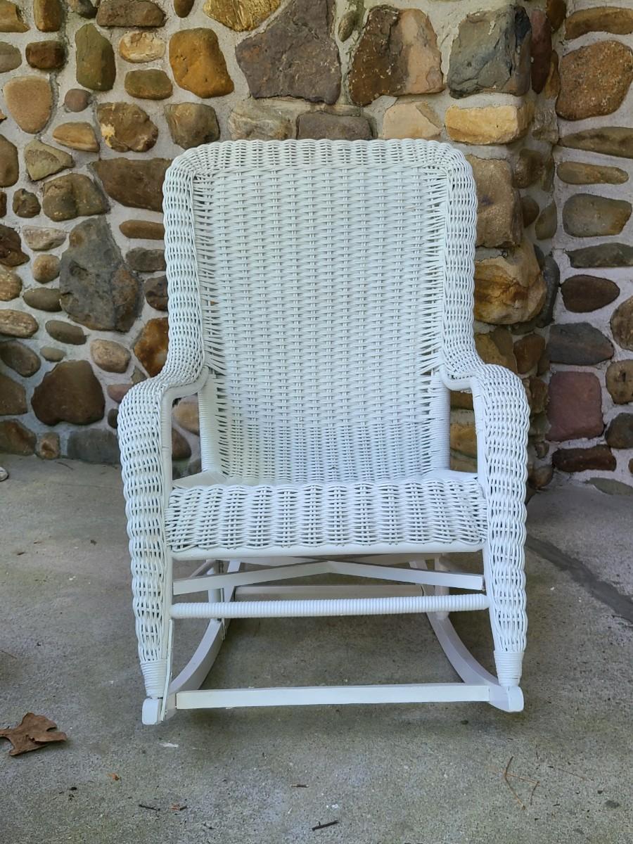 LOT 39C White Wicker Rocker (Like New)