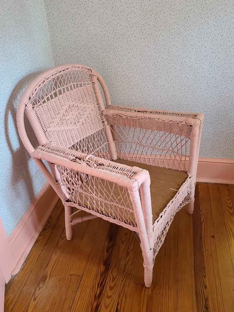 LOT 86C: Vintage Pink Wicker Chair | EstateSales.org