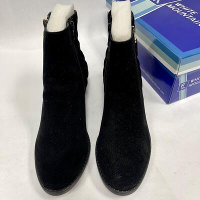 White Mountain Black Suede Side Zip Booties Boots 8