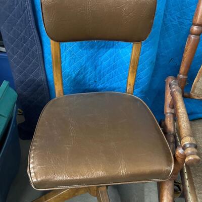 D22- Vintage rocker and office chair