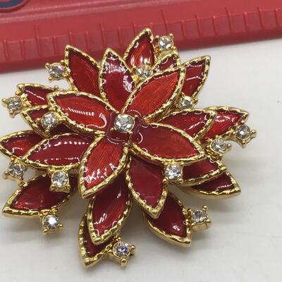 Pretty Red and Gold tone Brooch