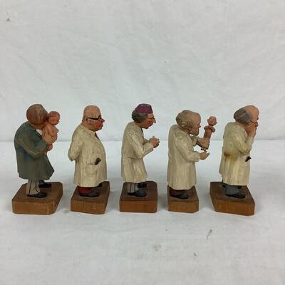 983  Jaschke Pretzl 1950 German Doctor Series Handmade Wood Carvings