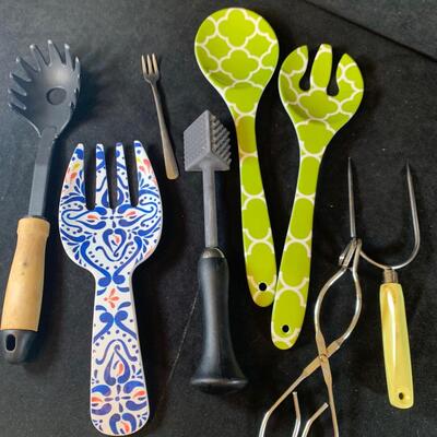 Lot 10 Assorted Kitchen Tools
