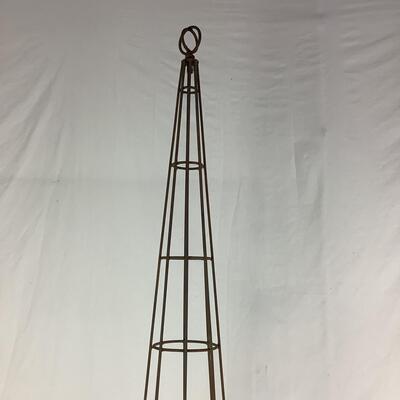 996 Large 5' Metal Garden Topiary