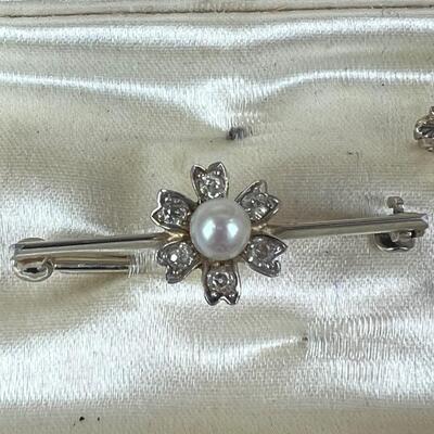 1004 Set of 14kt White Gold Filigree Diamond and Pearl Pins