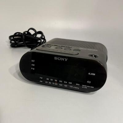 NEW Sony ICF-C218 Dream Machine AM/FM Clock Radio Auto Time Set Daylight Saving