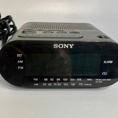 NEW Sony ICF-C218 Dream Machine AM/FM Clock Radio Auto Time Set Daylight Saving