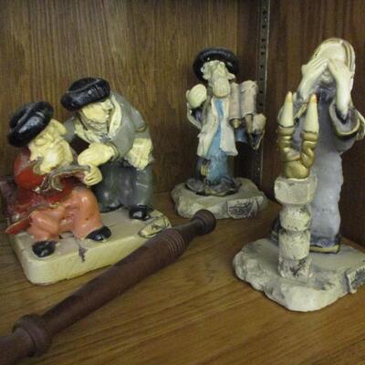 Figurines
