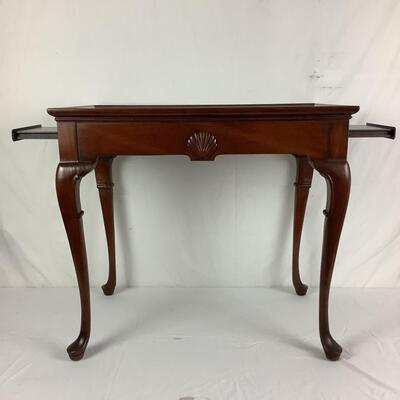 998 Vintage Mahogany Queen Anne Style Tea Table