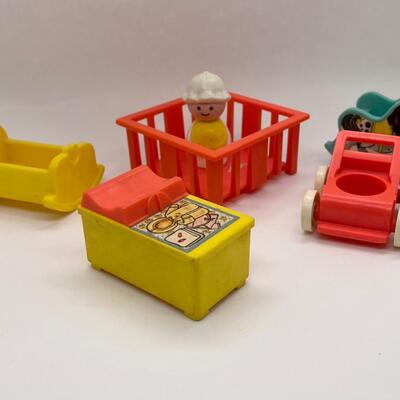 Vintage Fisher-Price Little people nursery play set