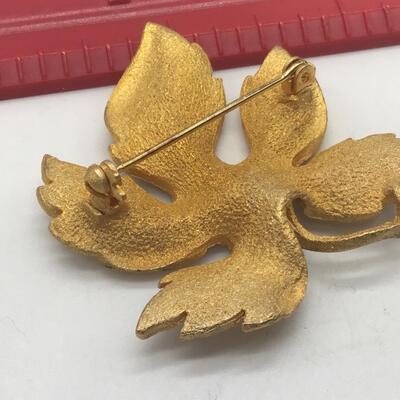 Gold tone Leaf Brooch