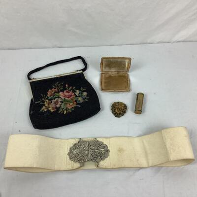 1021 Vintage Beaded Bag with Stratton Compact,Lipstick, and Silvertone Belt