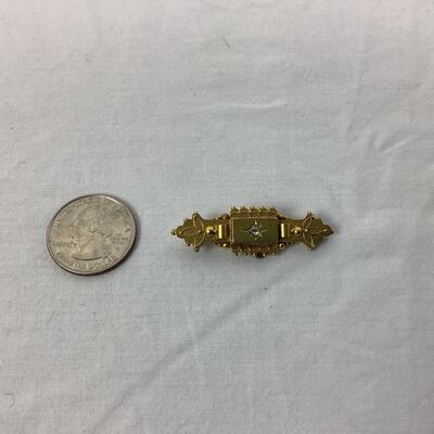 1023 Antique 15kt Yellow Gold Filigree Pin with Old Mine Cut Diamond with British Hallmark