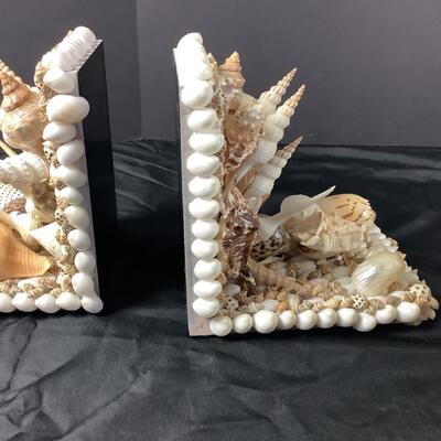 1031  Hand Crafted Shell Bookends and Shell Box