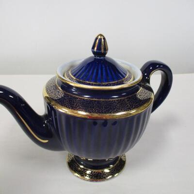 Hall 6 Cup Teapot