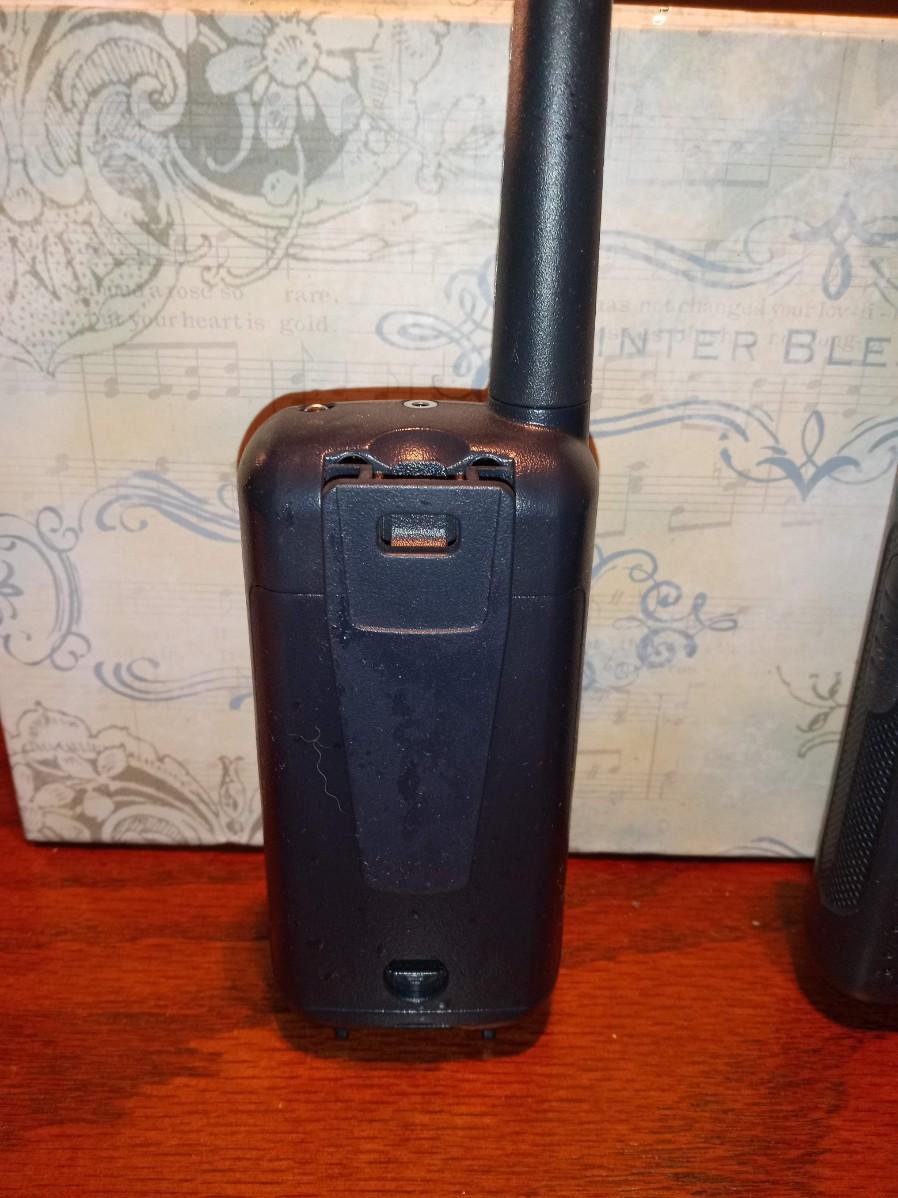 LOT 48 ONN 3 HANDSET WALKIE TALKIES