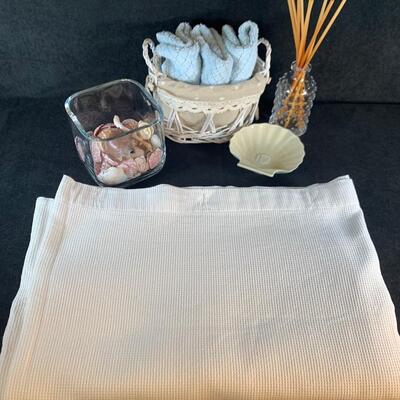 Lot 51 Assorted Bathroom Items
