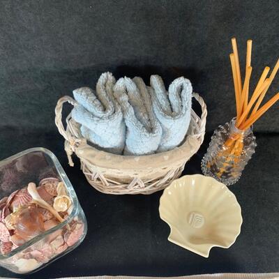 Lot 51 Assorted Bathroom Items