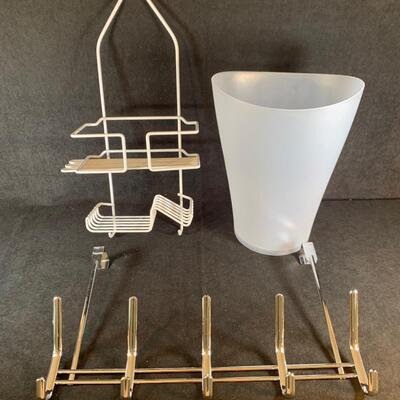Lot 52 Assorted Bathroom Items