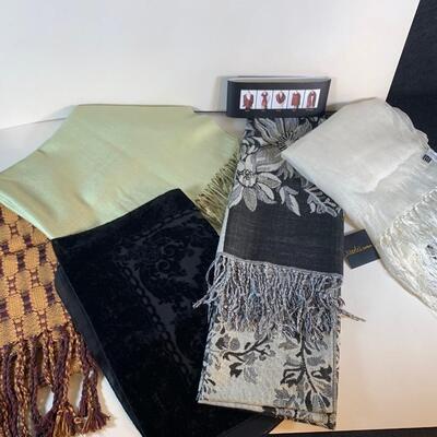 Lot 71. Scarf Assortment