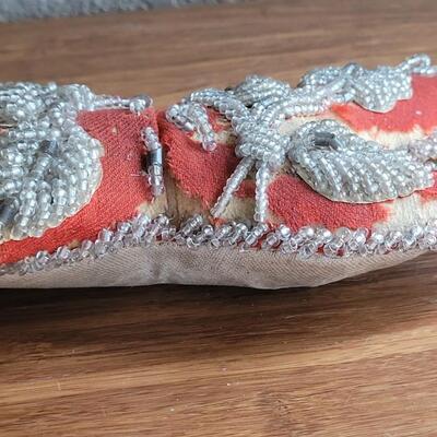 Lot 4: Antique MOHAWK IROQUOIS Indian Raised  Handbeaded Boot Bag