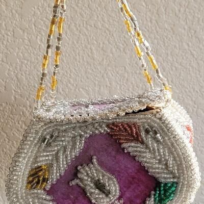 Lot 7: Beautiful Antique Mohawks of the Iroquois Indian Beaded Purse
