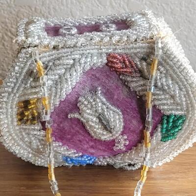 Lot 7: Beautiful Antique Mohawks of the Iroquois Indian Beaded Purse