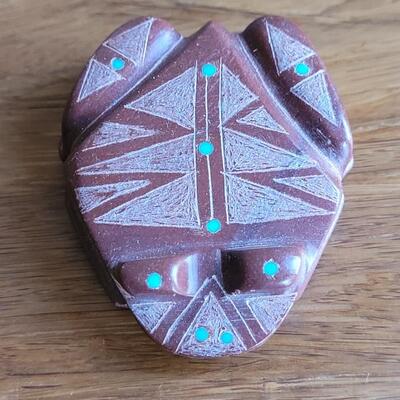 Lot 8: Vintage Handcarved ZUNI Turquoise Inlay Fetish Frog by PATRICK WALLACE