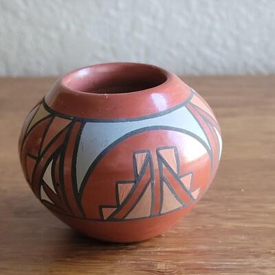 Lot 11: Vintage JOE & THELMA TALACHY Pojoaque Pueblo, New Mexico Pottery