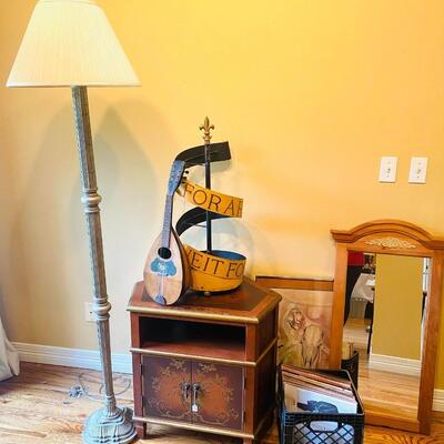 Lot 2: Table, lamp and more