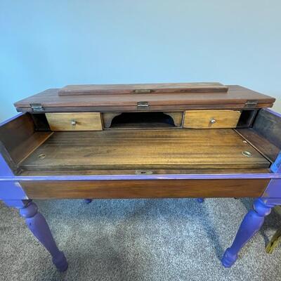 K23 Purple stand/Desk