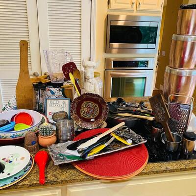 Lot 9: Kitchen Island Selection