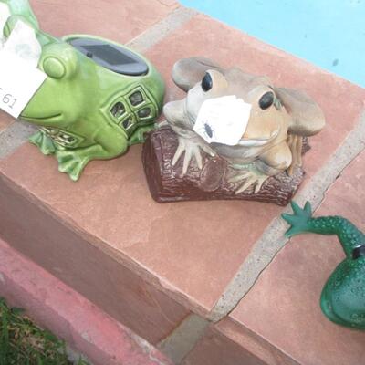 Outdoor Decor- Frogs