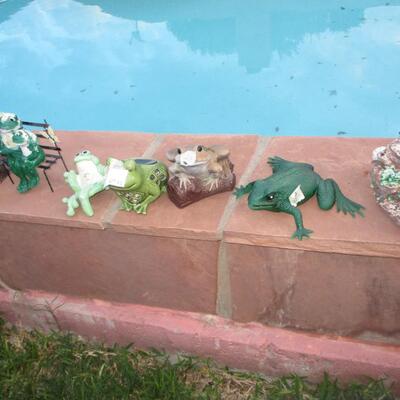 Outdoor Decor- Frogs