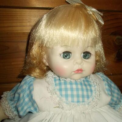 1977 Madame Alexander 14" Blonde Pussycat Doll with working crier! Near mint condition.