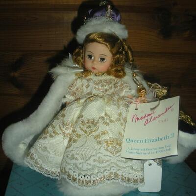 1992 Ltd. Production 8" Queen Elizabeth II Coronation Doll