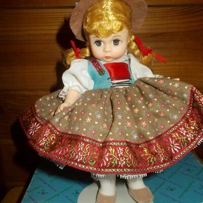 1976 Madame Alexander 8" Austria